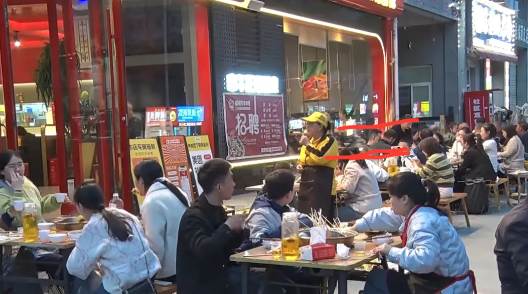 “串”聯(lián)夜經(jīng)濟(jì)！漢臺(tái)這條街點(diǎn)亮初夏夜生活