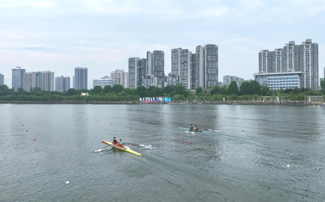 超燃開賽！300余名選手逐浪漢江！