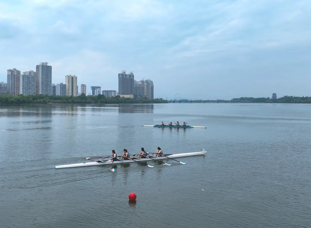 超燃開賽！300余名選手逐浪漢江！