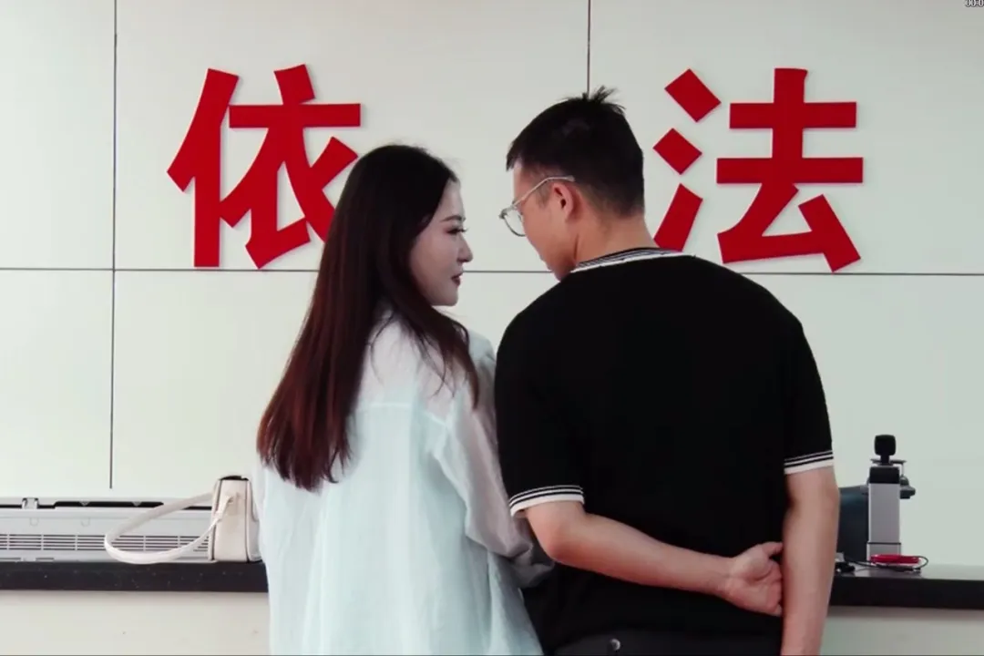 漢臺(tái)迎來首對(duì)婚姻登記全國(guó)通辦新人