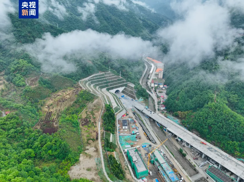 陜南這條高鐵全線隧道貫通！預(yù)計(jì)明年通車！
