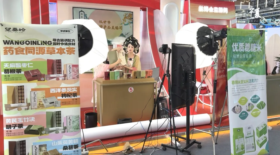 漢臺(tái)：非遺技藝+特色產(chǎn)品亮相絲博會(huì)實(shí)力“圈粉”